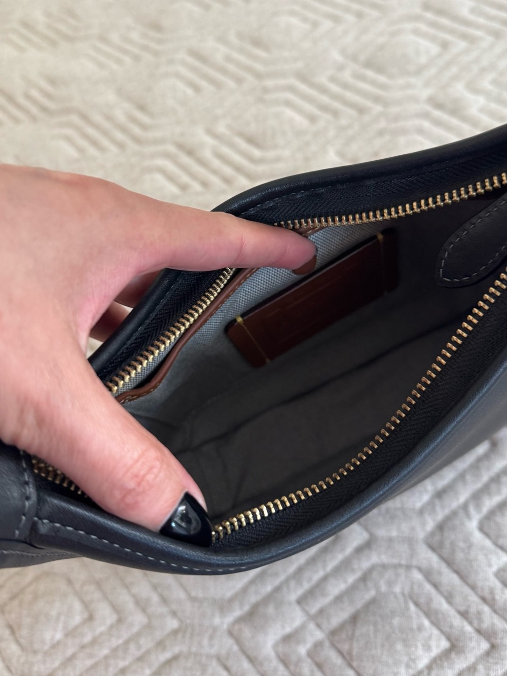 Coach Curve Zip Black Leather Shoulder Bag - Picture 5 of 8
